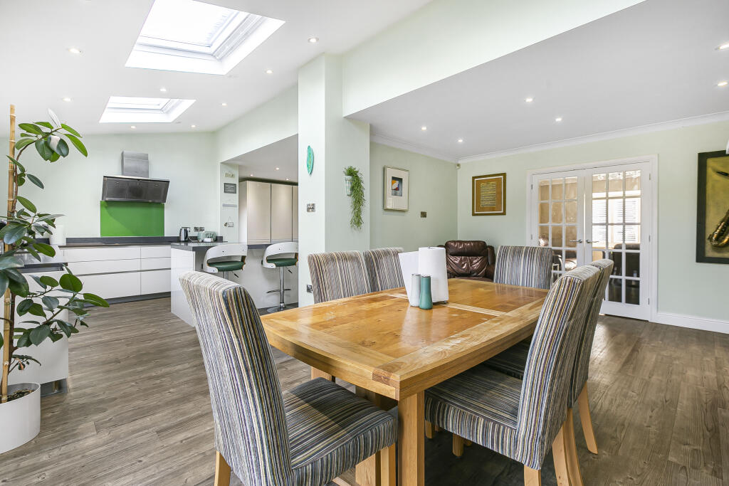 Kitchen/dining
