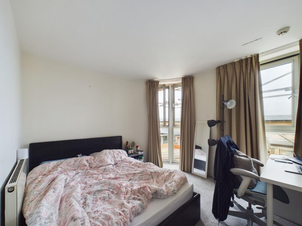 CAM03750G0-PR0016-STILL008