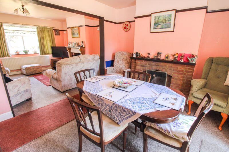 Lounge &amp; Dining Space
