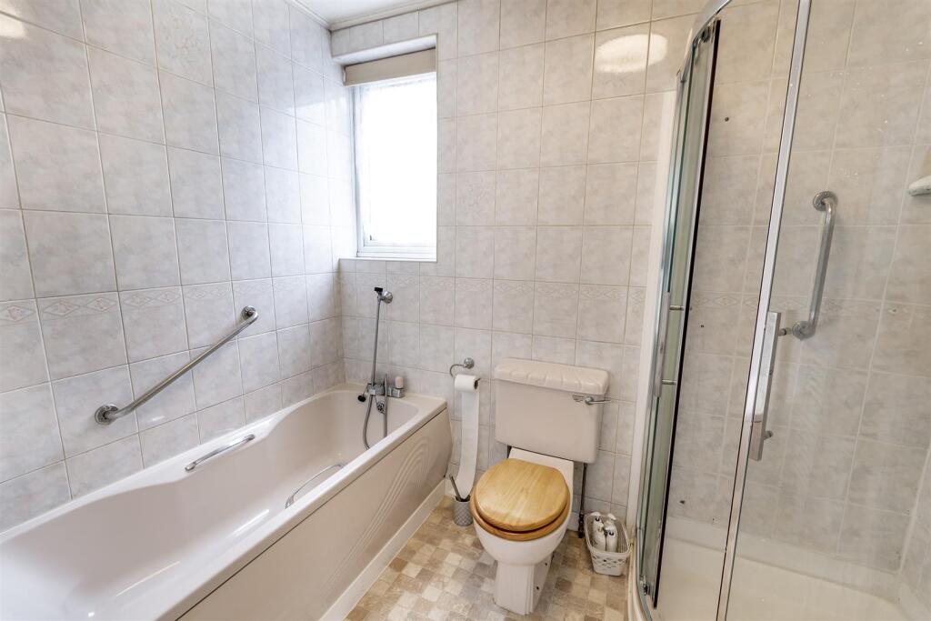 DSC_8441-Edit_bathroom.JPG