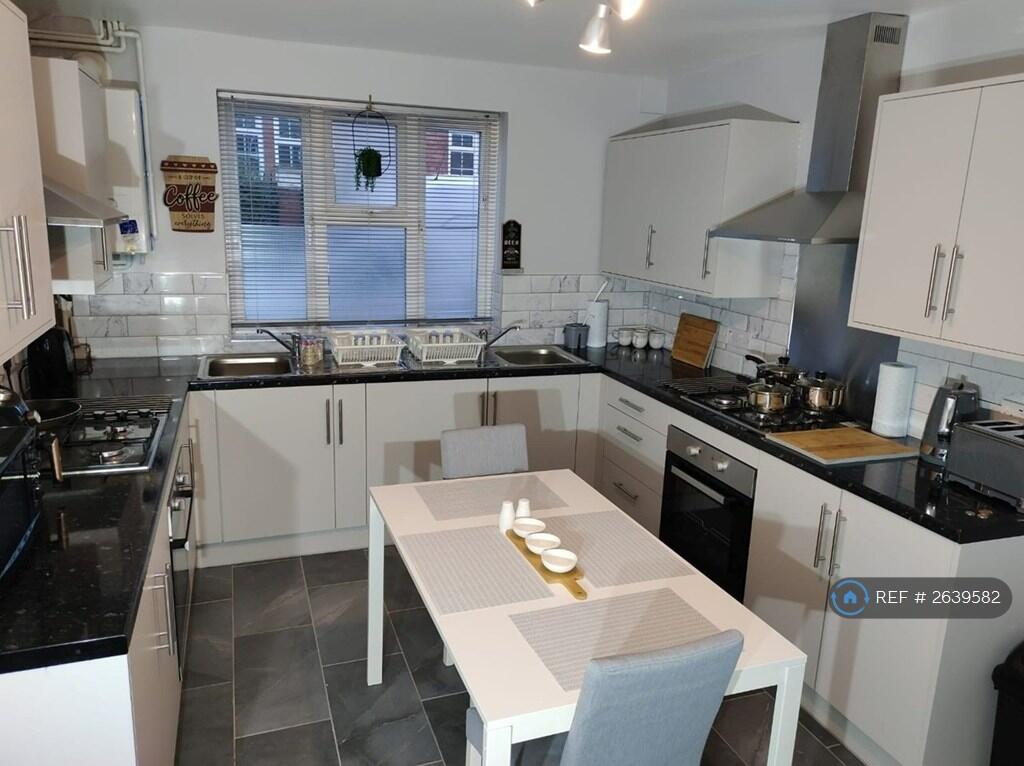 Kitchen (Downstairs)