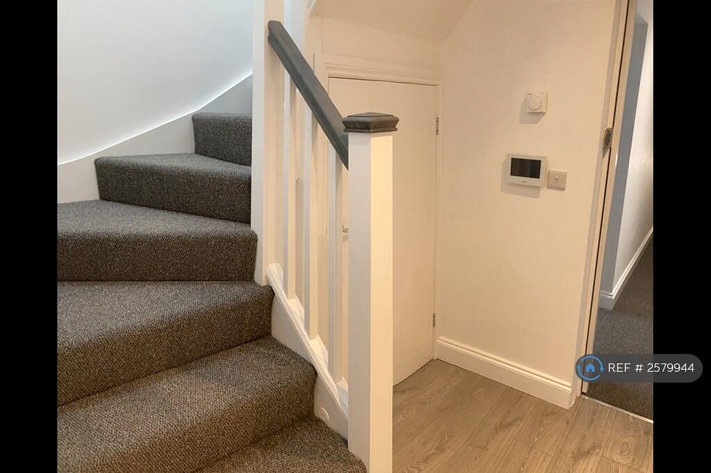 Flat 2¿s Hallway And Stairs