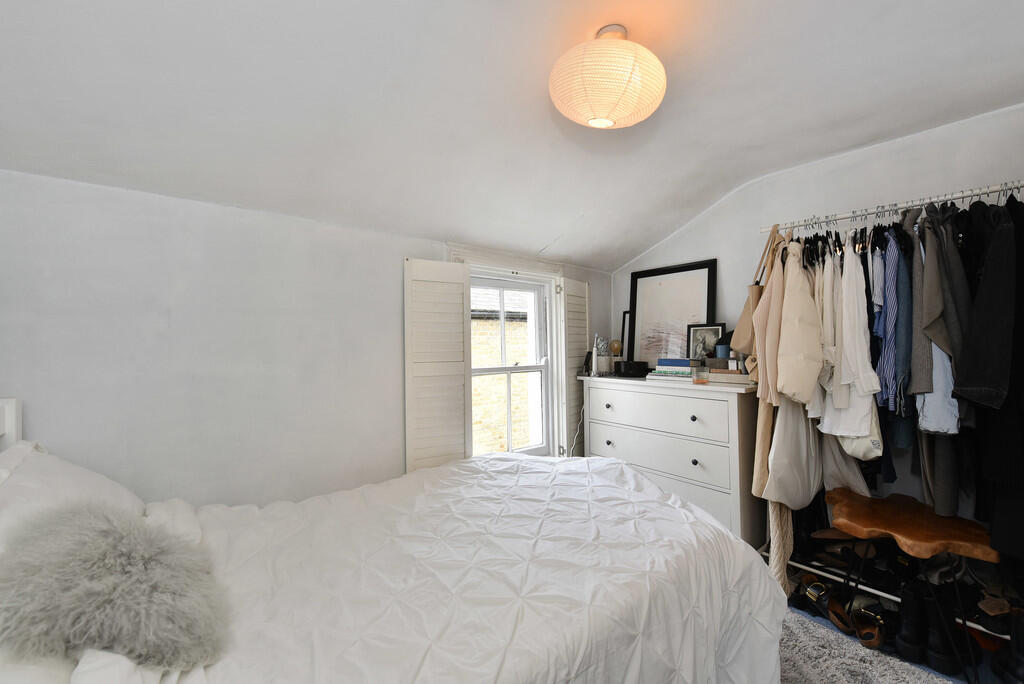 22 Meynell Cresce...