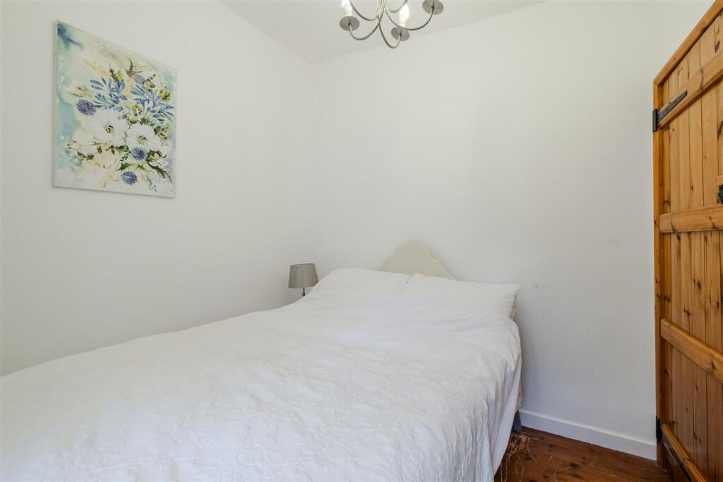 Bedroom2-2.jpg