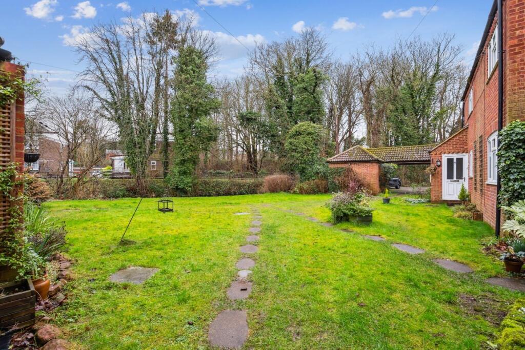 FRONT GARDEN AREA