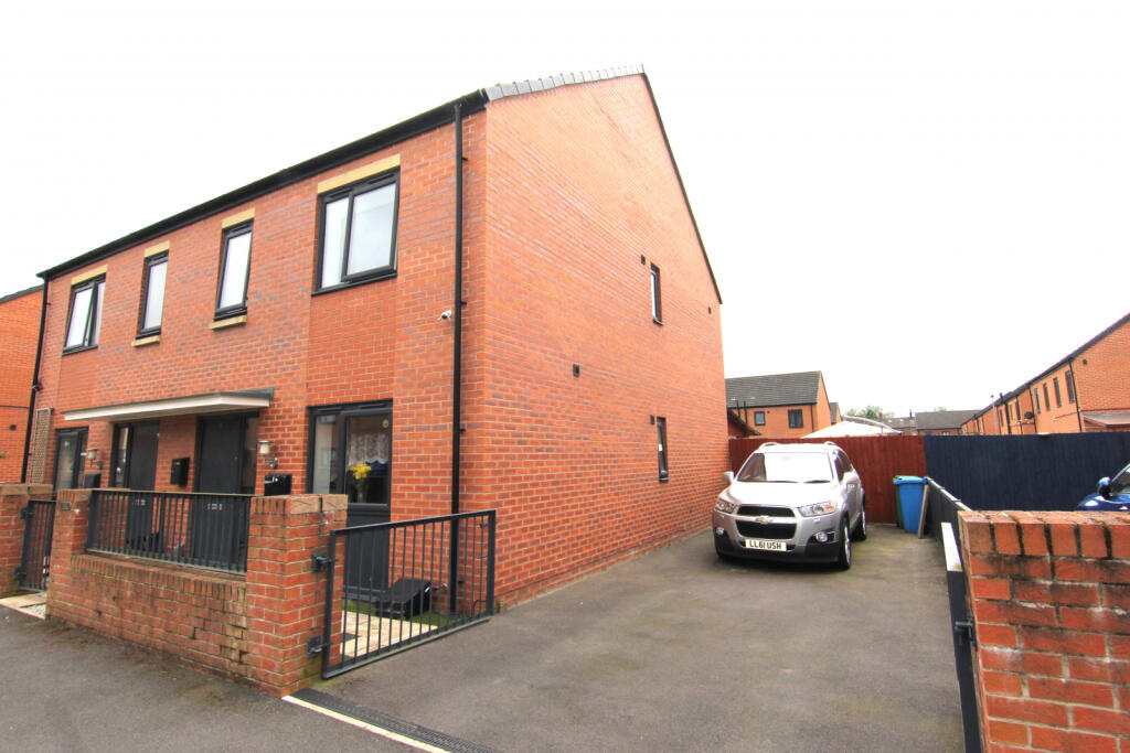 Well presented modern three bedroom Semi detached