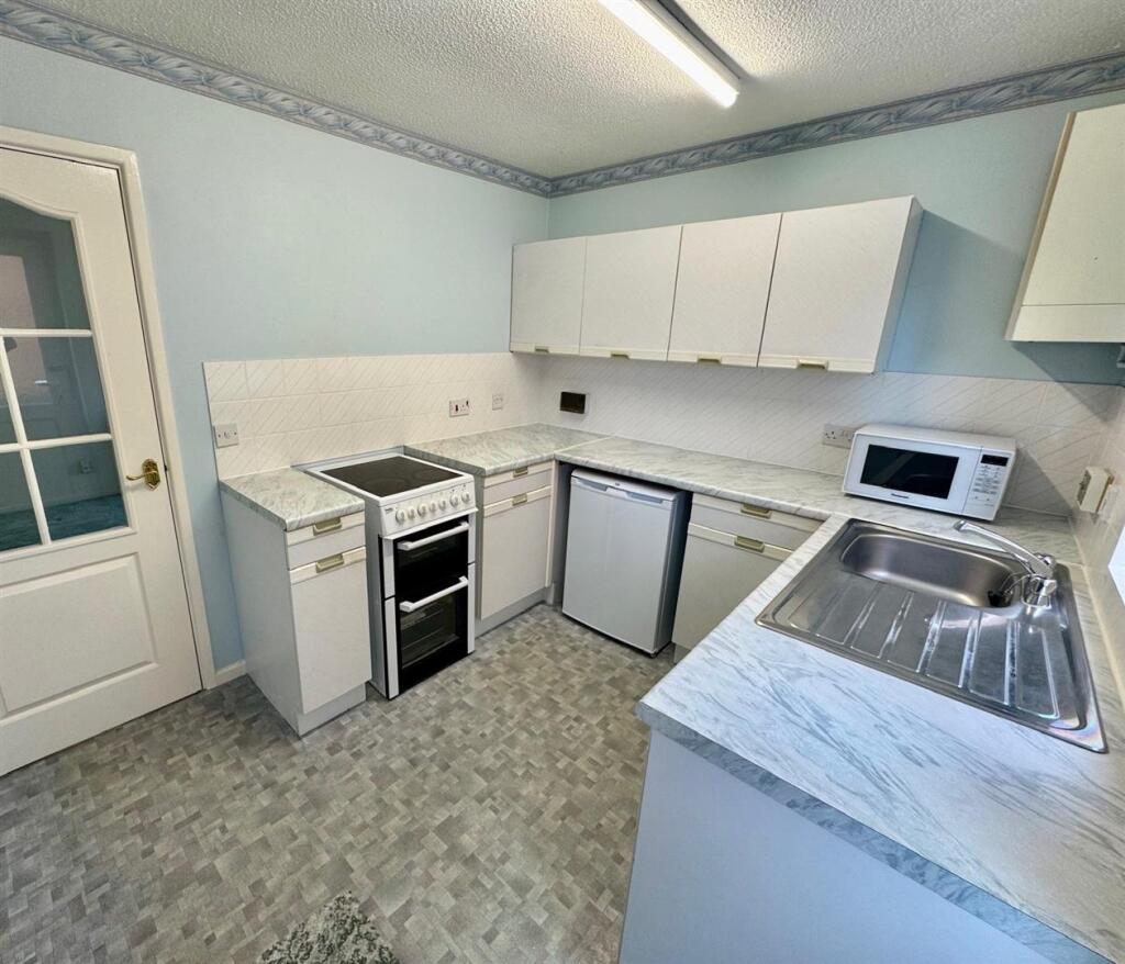 Kitchen 2.jpg