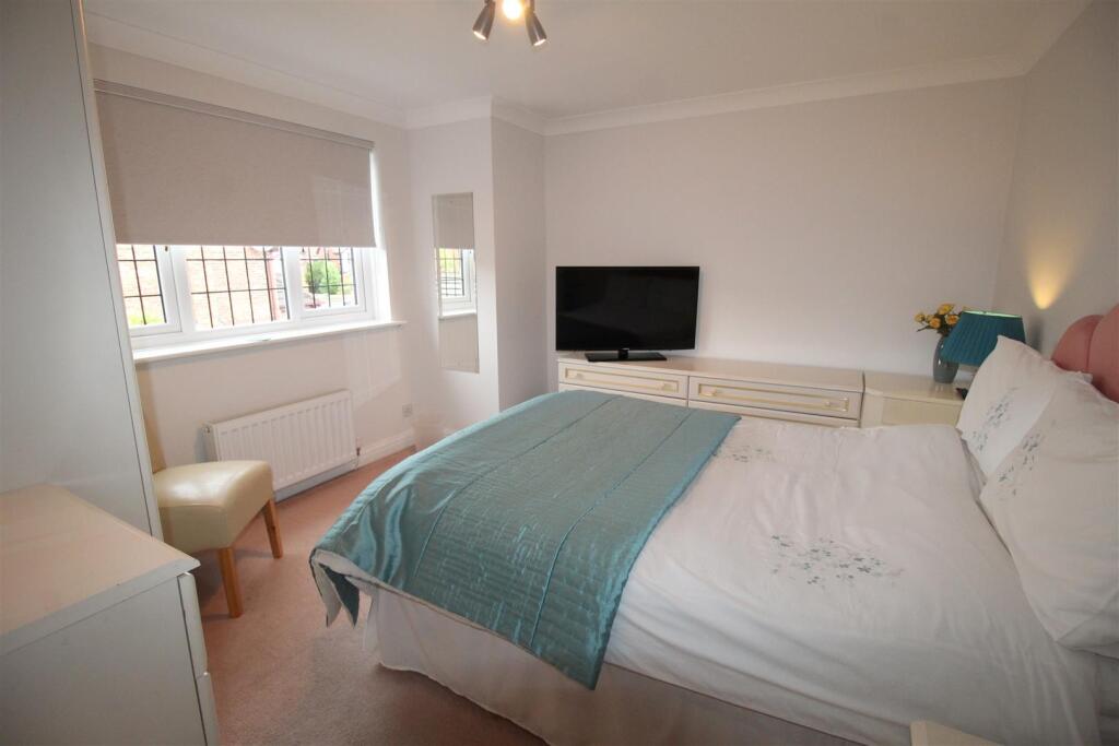 Mendip Close, bed 2.JPG