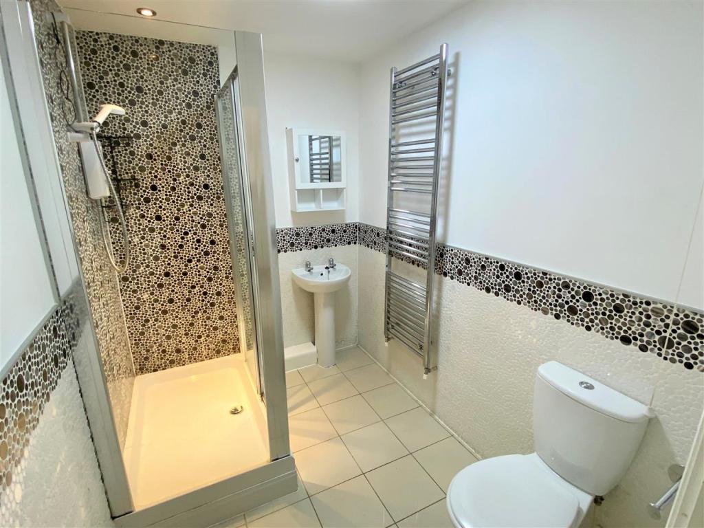 62 Cavendish Crescent Shower Room