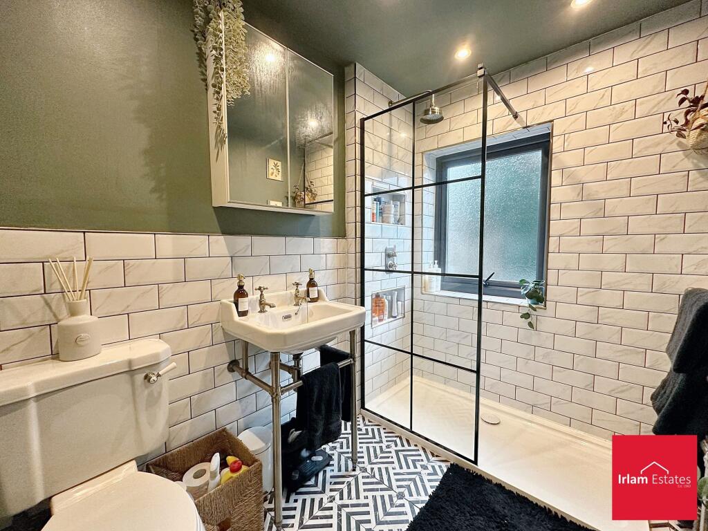 SHOWER ROOM