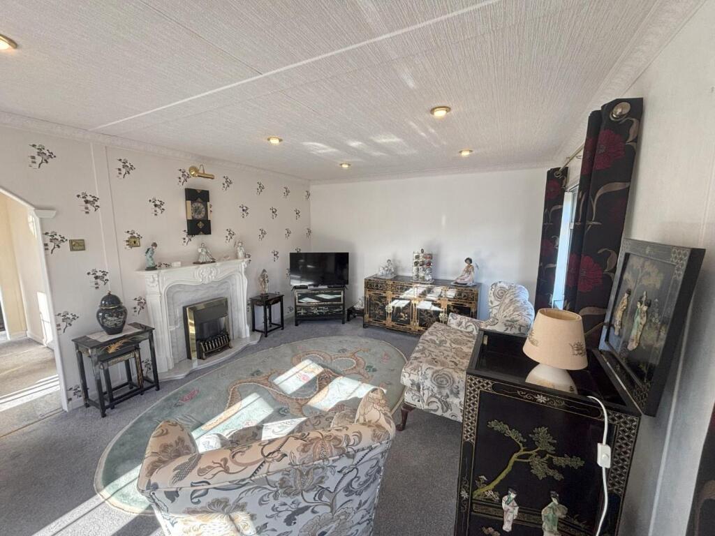 Lounge2.jpg