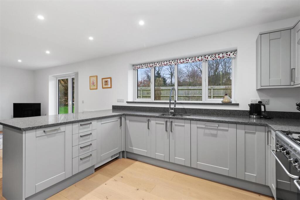Kitchen outlook