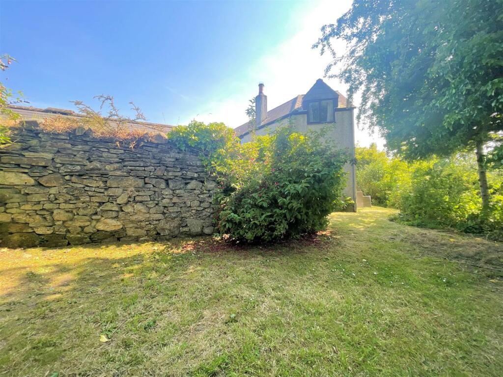 Rear garden space .jpg