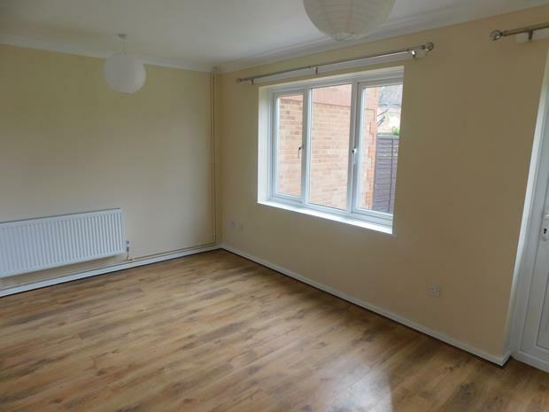 33EnnerdaleRdLounge1