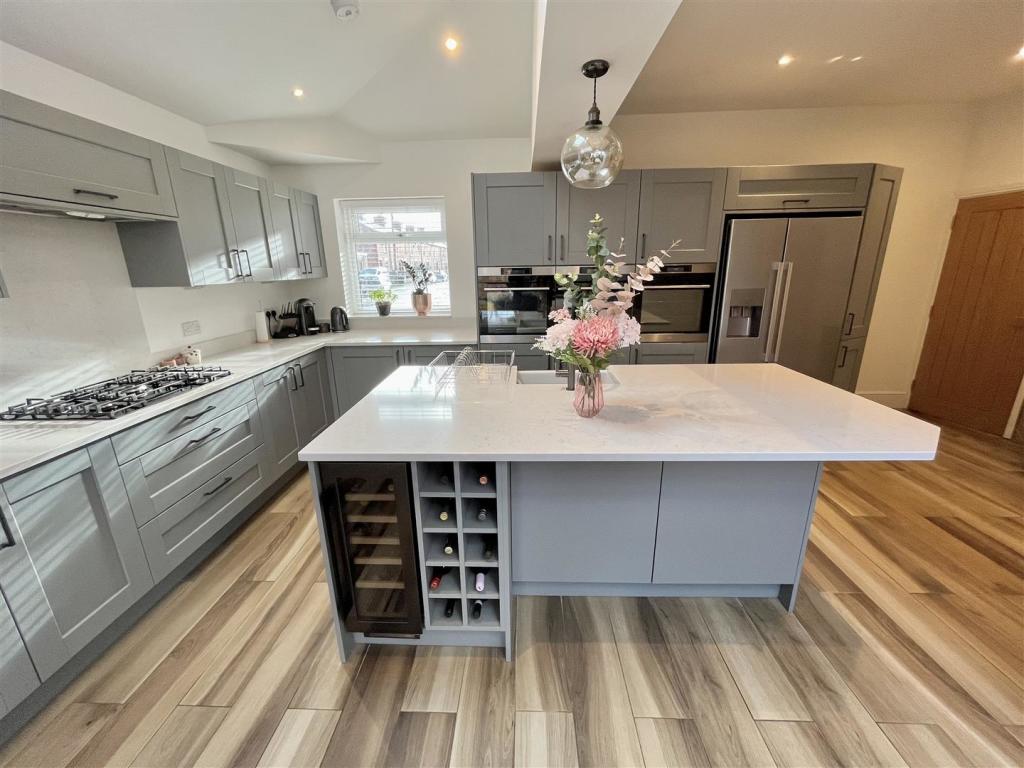Breakfast Kitchen Aspect 6.jpg