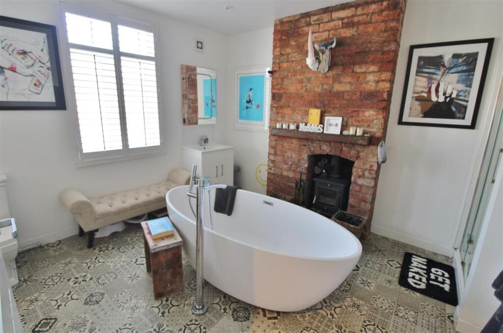 FAMILY BATHROOM