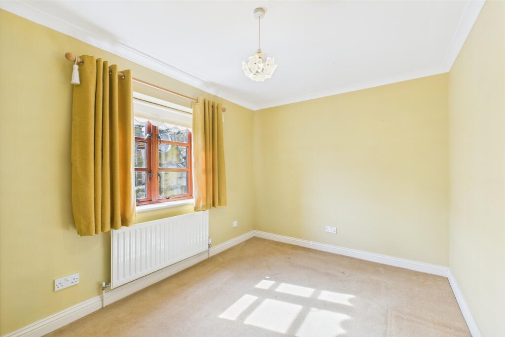 CAM04201G0-PR0080-STILL022