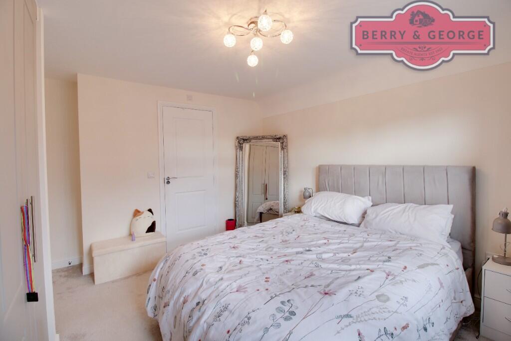MAIN BEDROOM