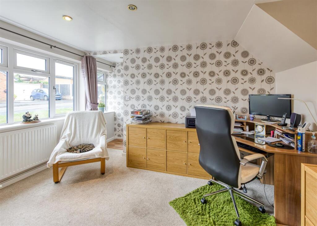 8 Barrington Close-11.jpg