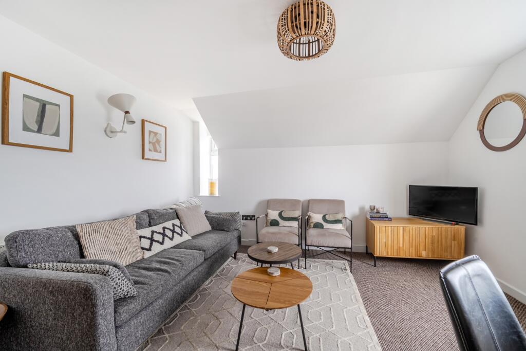 1380368-11-69132fe83dfeb