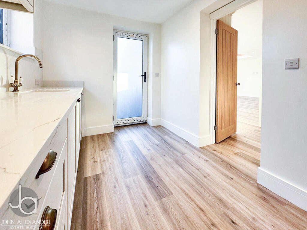 5ae03310-fbe3-42e...