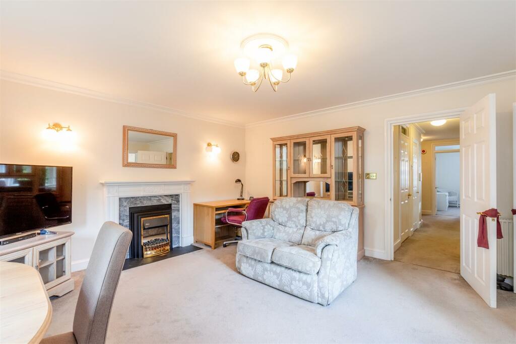 Carfax Court Living room 4.jpg