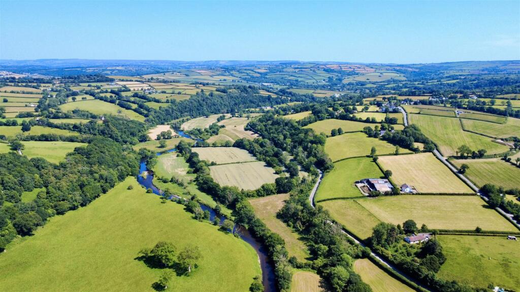 dji_fly_20250619_151328_179_1750354272909_photo_op