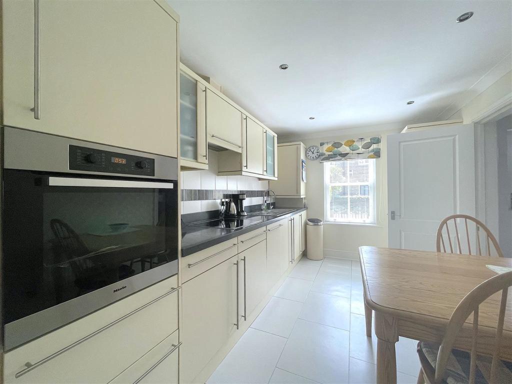 Kitchen (3).jpeg