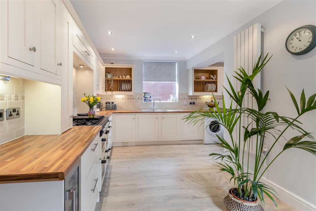 8640908-interior01.jpg