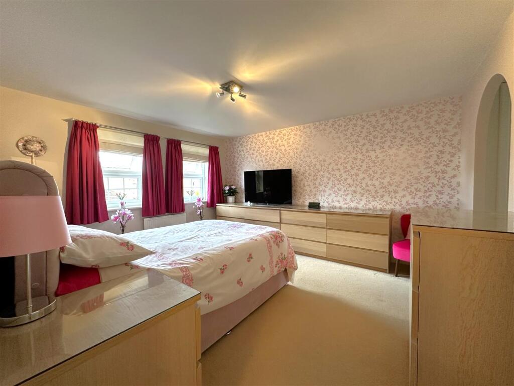 Master Bedroom 348