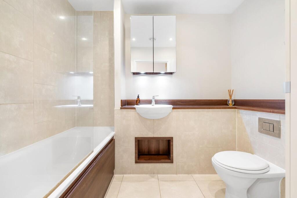Bathroom.JPG