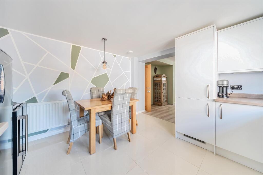 Flat 4, 10 High Street, Gayton (11).jpg