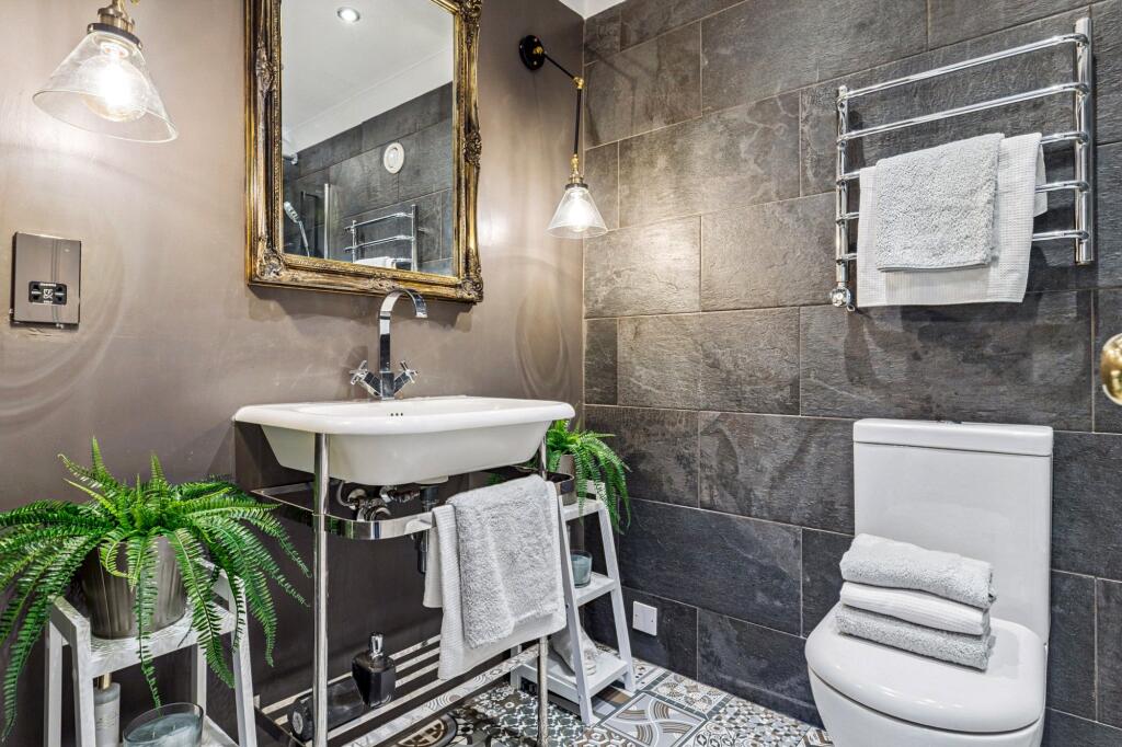 En Suite Bathroom