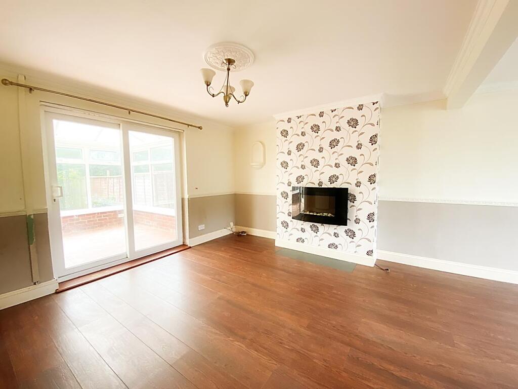 Lounge &amp; Dining Room