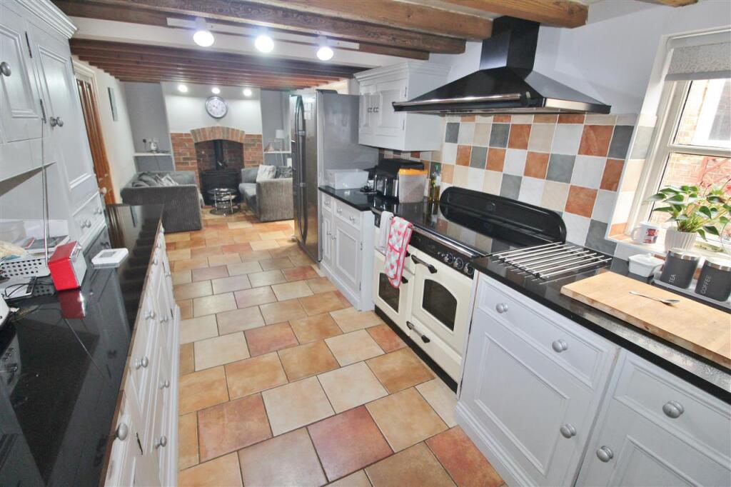 LIVING KITCHEN