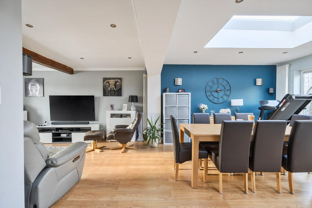 1354915-9-68dd643813497