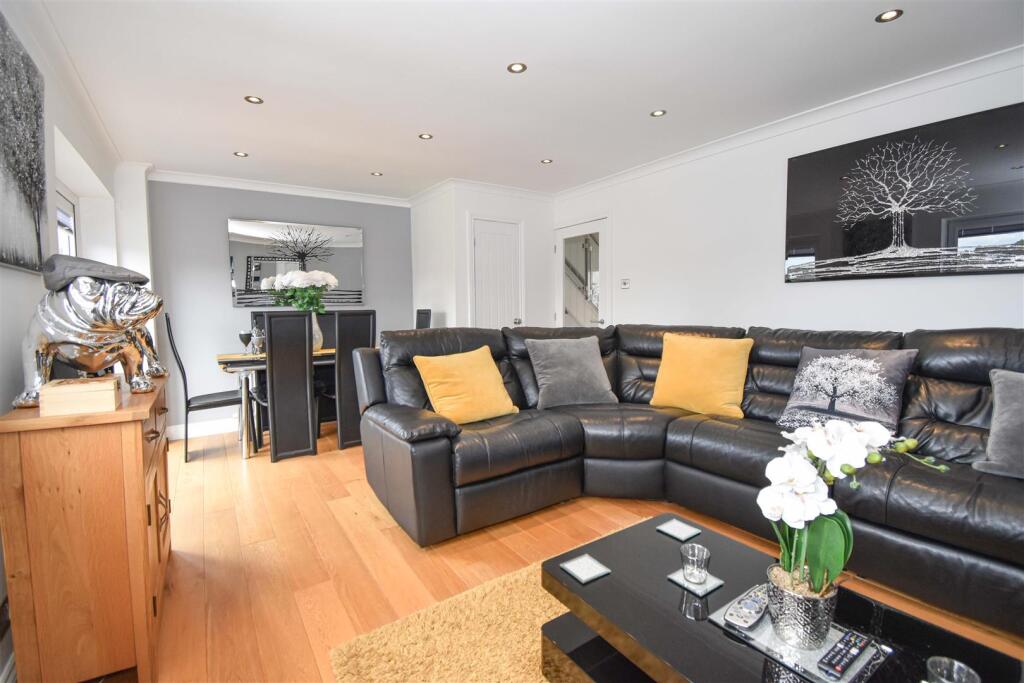 44 Barton Dale Living Room c.jpg