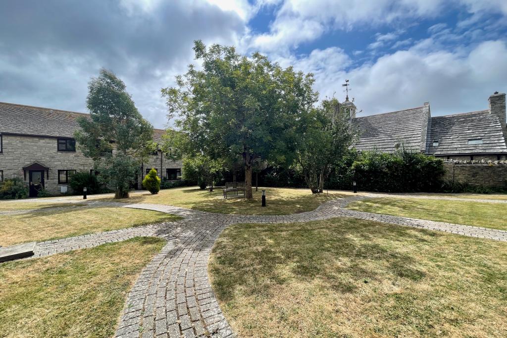 Landscaped Communal Grounds