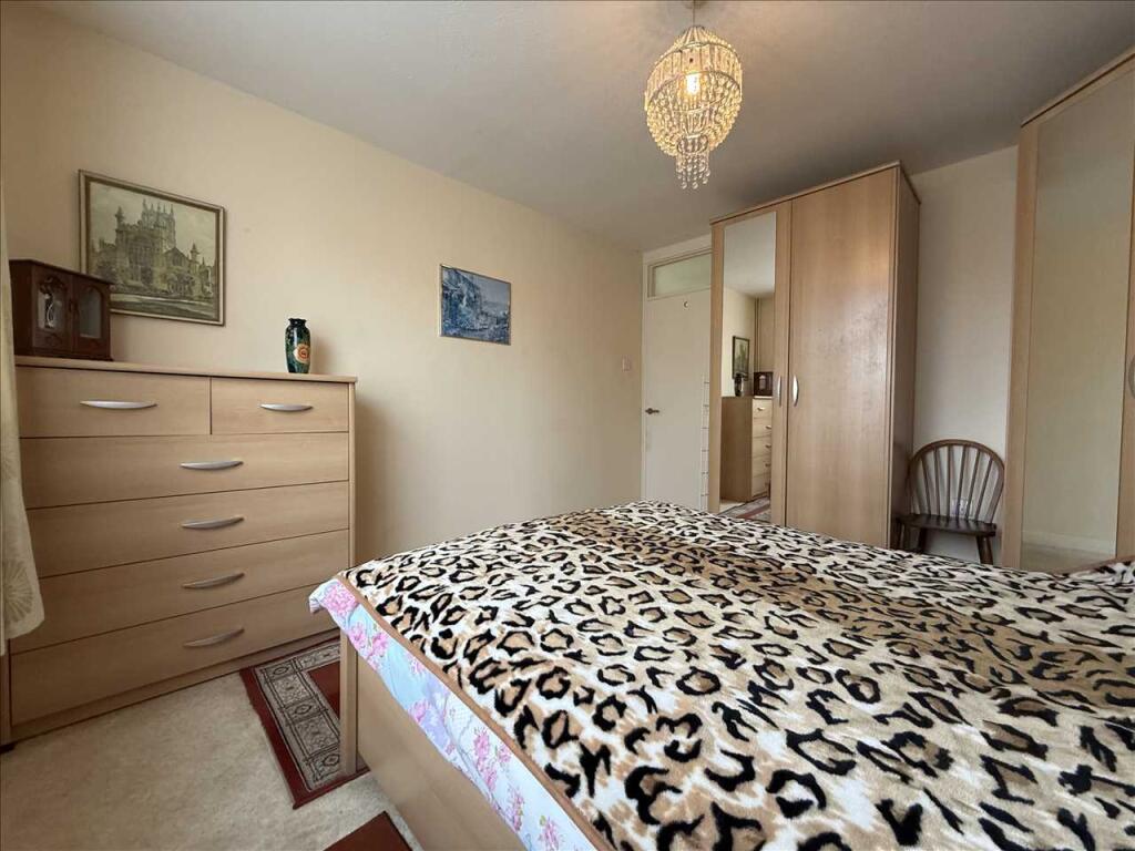 Bedroom (side)