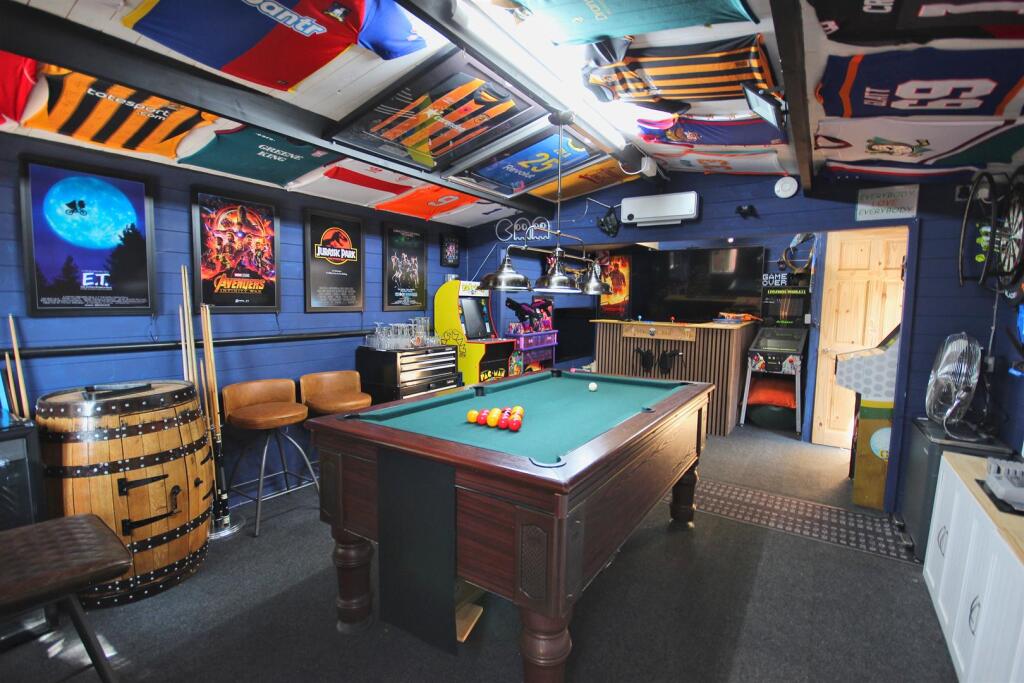 GAMES ROOM
