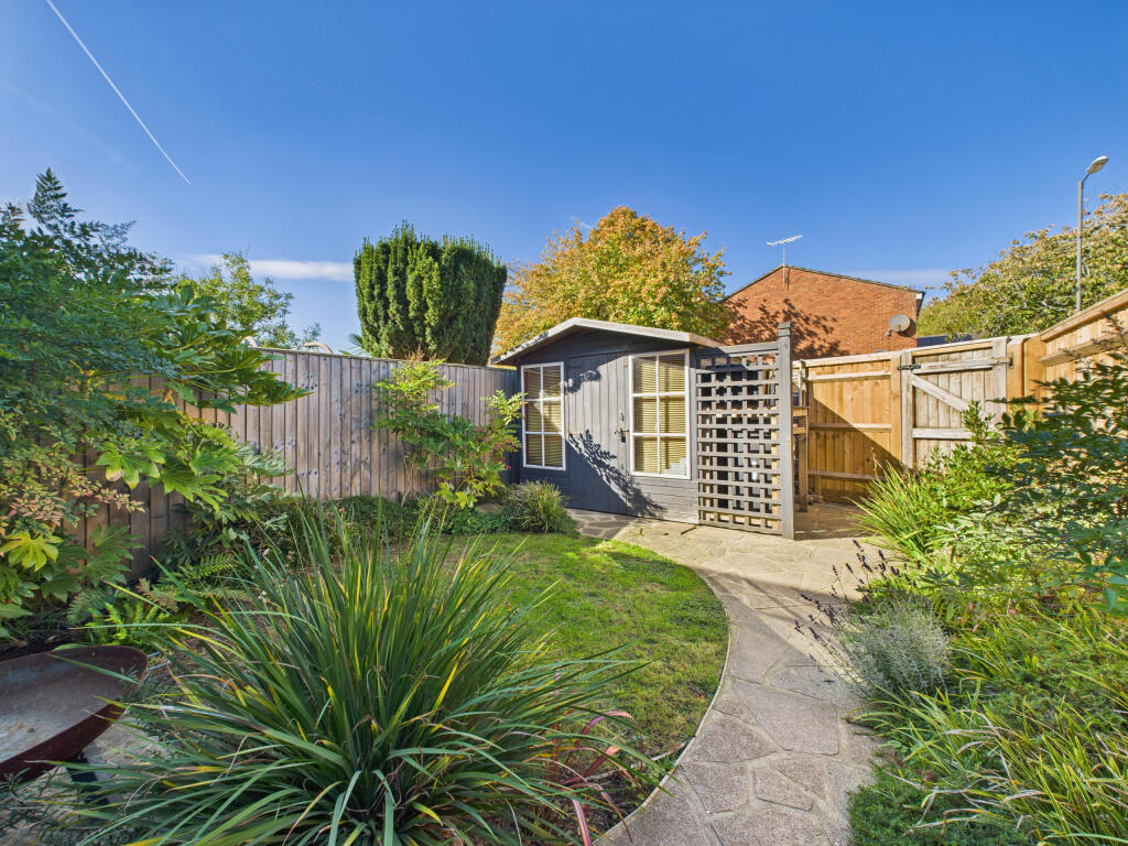 CAM02909G0-PR0494-STILL008