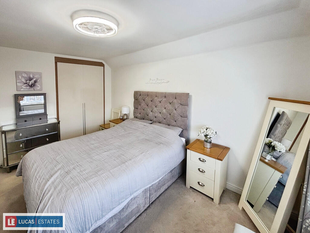 80e559c0-15-4DFE-...