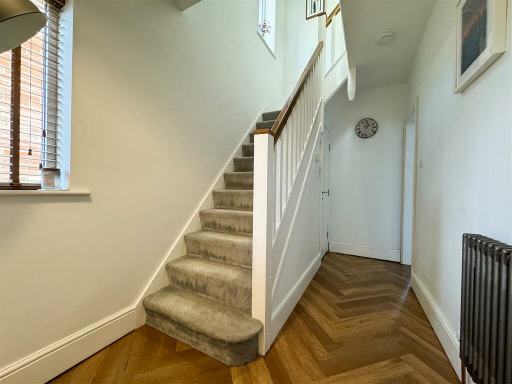 ENTRANCE HALLWAY