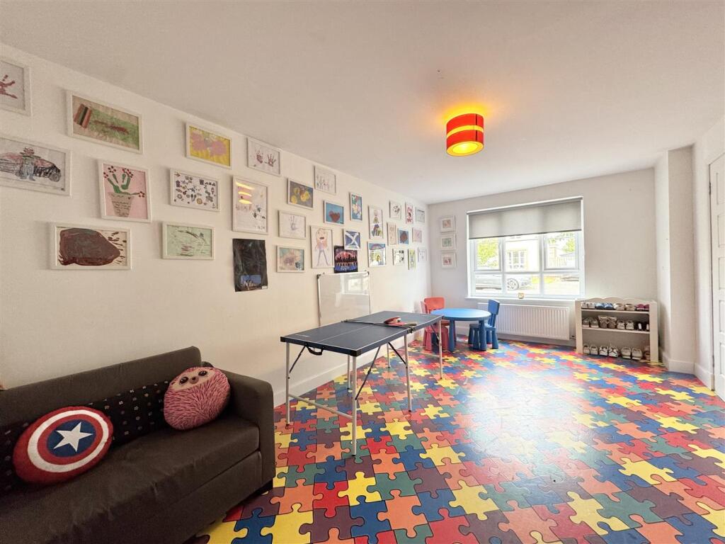 Bedroom 5/Games Room