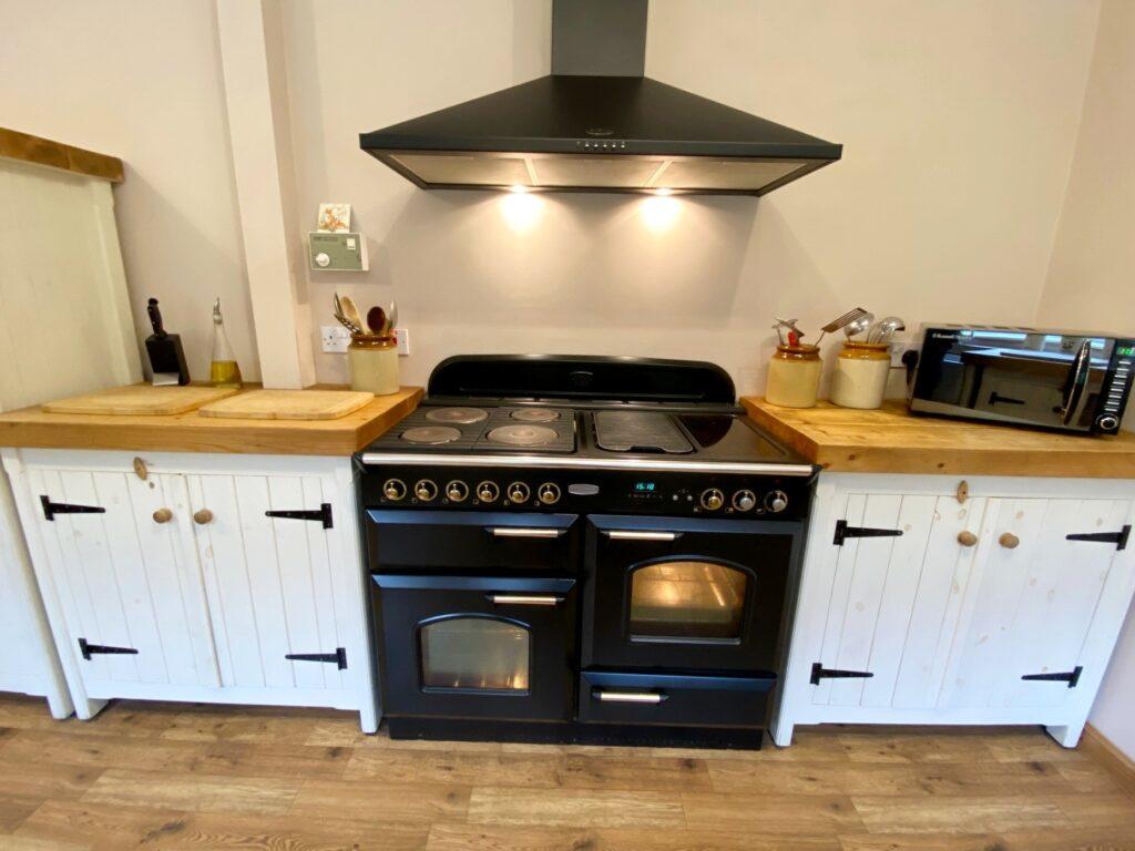 KITCHEN STOVE