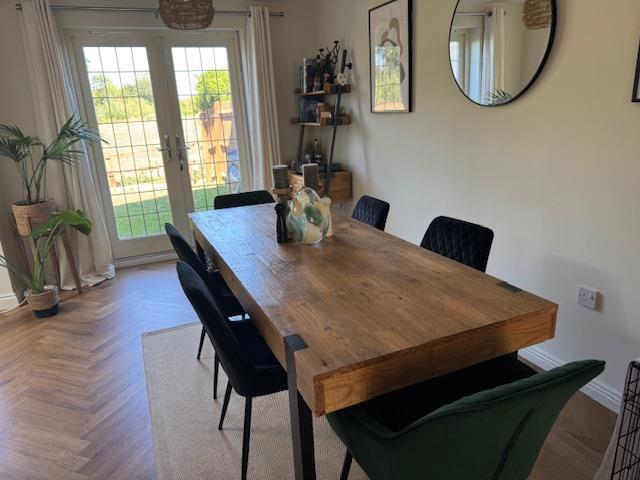 KITCHEN/DINING ROOM
