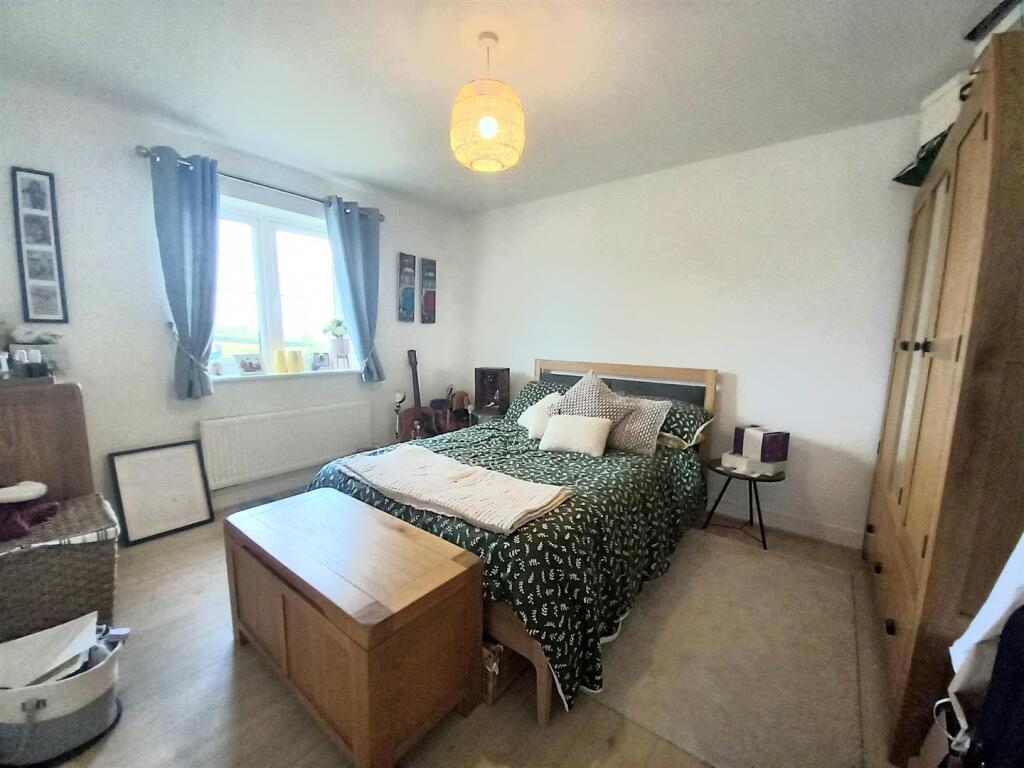 1 Cross Park bed 2.jpg