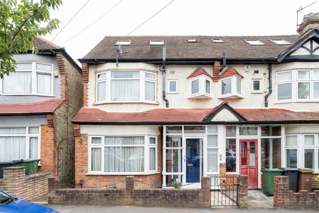 Whitehall Gardens, E4