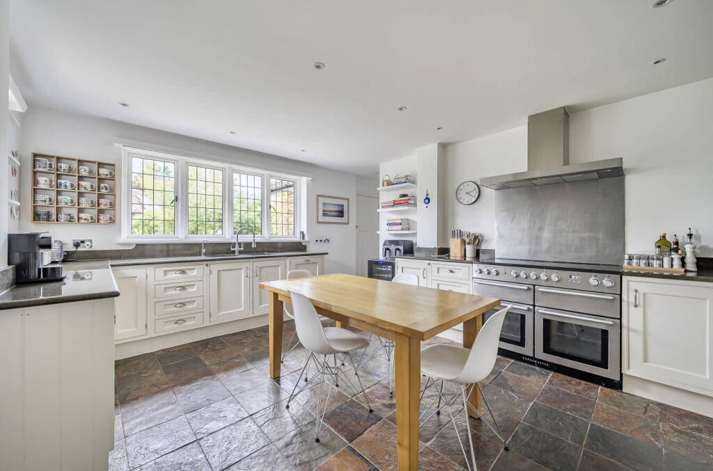 1358091-7-68d2bfd...