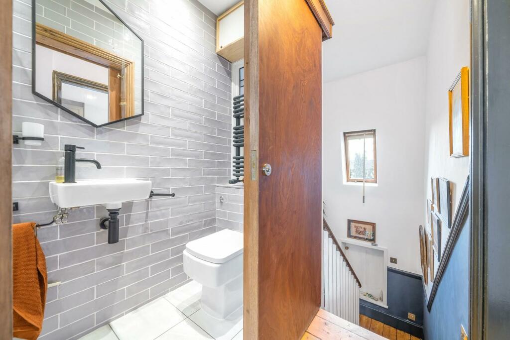 Top floor Bathroom.jpg